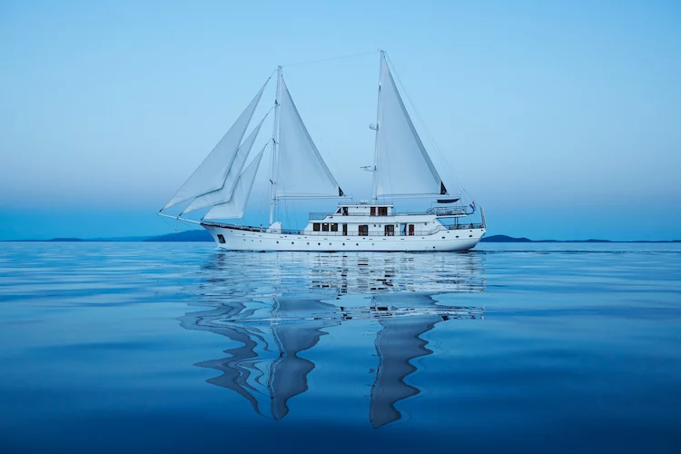 Small cruise ship (Corsario)  - 24