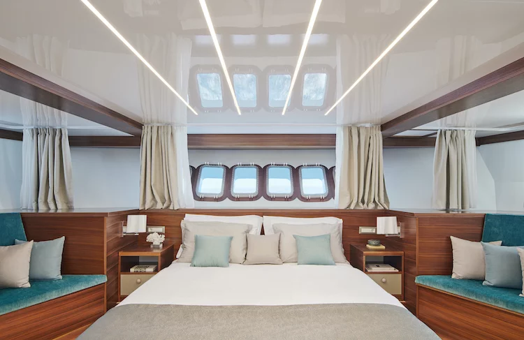 Small cruise ship (Corsario)  - 27