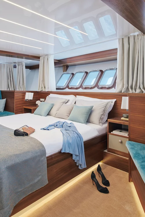 Small cruise ship (Corsario)  - 29
