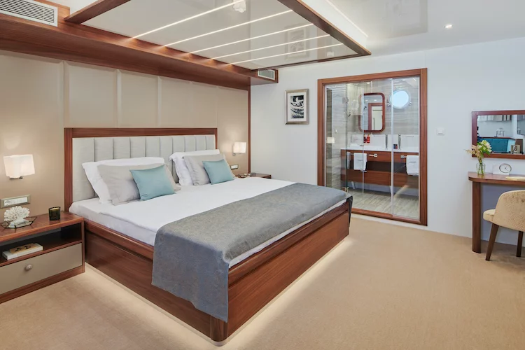 Small cruise ship (Corsario)  - 31
