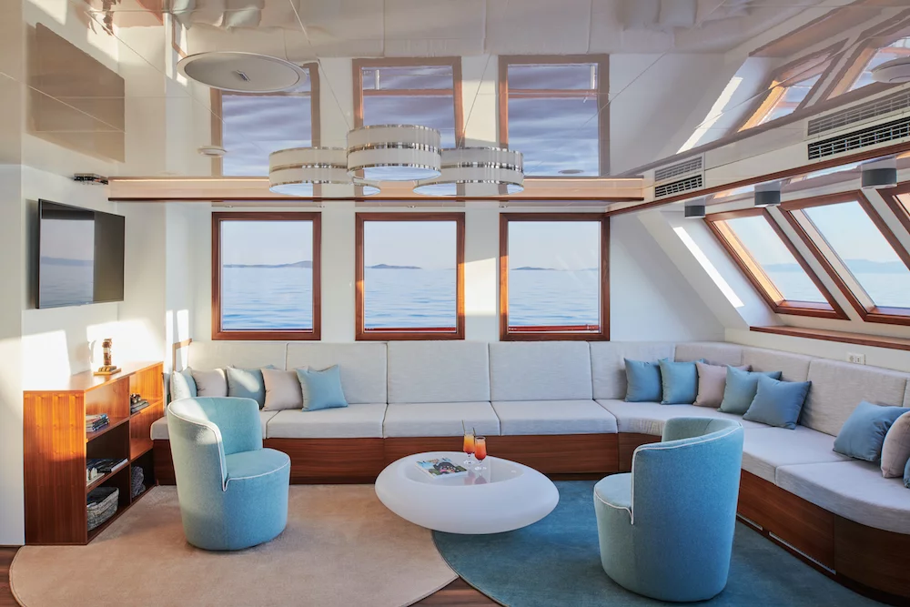 Small cruise ship (Corsario)  - 2