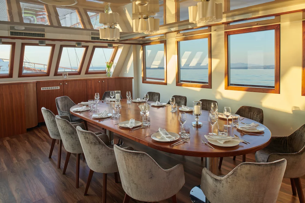 Small cruise ship (Corsario)  - 4
