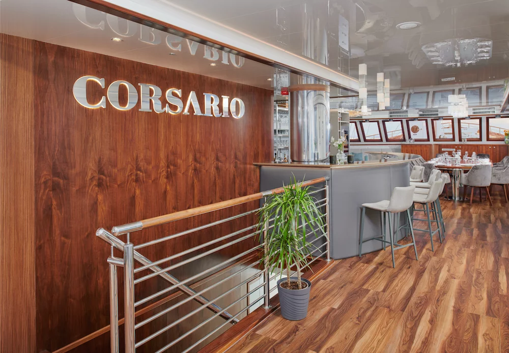 Small cruise ship (Corsario)  - 6