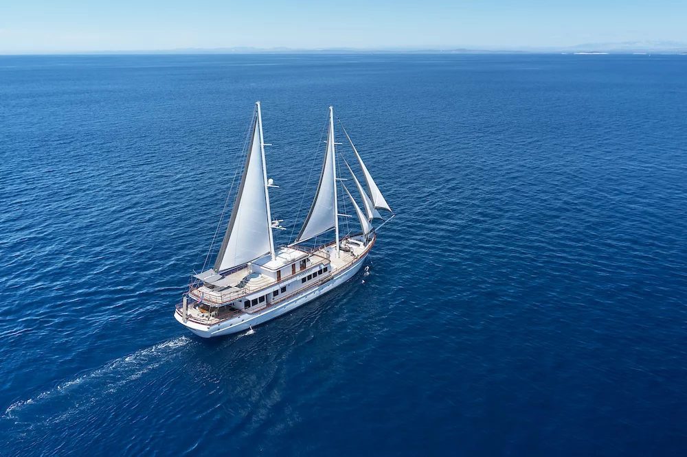 Small cruise ship (Corsario)  - 13
