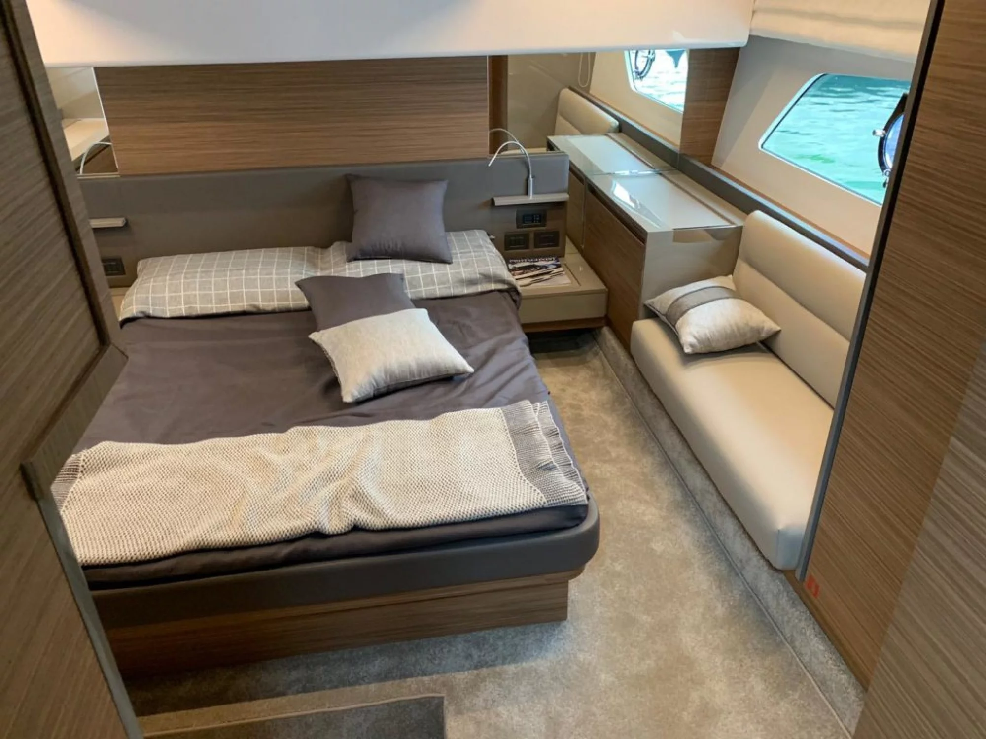 Ferretti 450 (Silver)  - 6