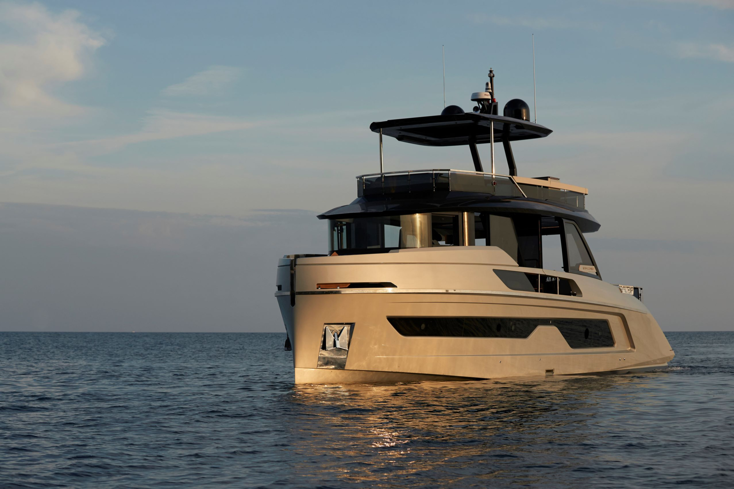 Photo #2 - Explorer Fly 62 (Blue Moon) in Split - 3029