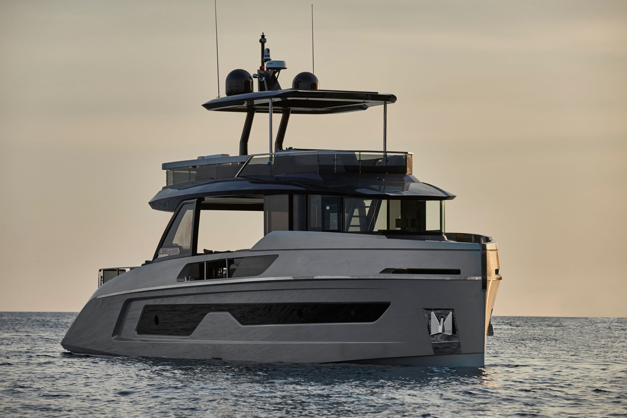 Photo #3 - Explorer Fly 62 (Blue Moon) in Split - 3029