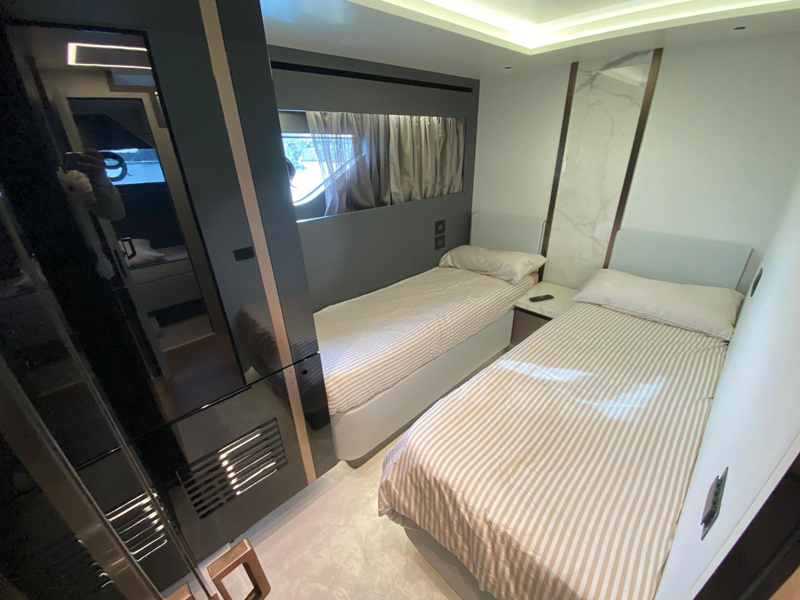 Photo #10 - Explorer Fly 62 (Blue Moon) in Split - 3029