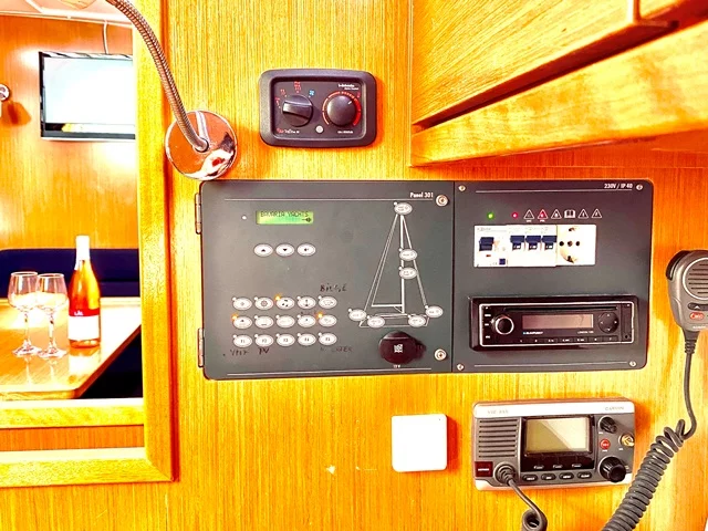 Bavaria Cruiser 40 (Priceless)  - 2