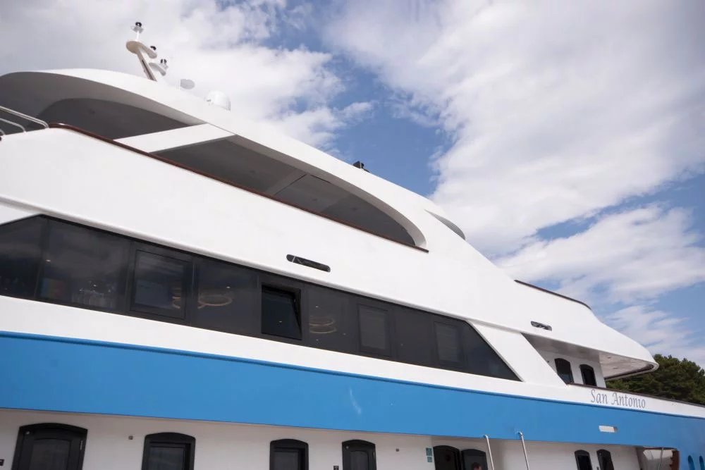 Custom (Luxury Charter Yacht San Aantonio)  - 5