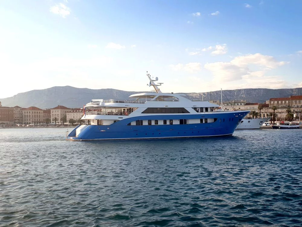 Custom (Luxury Charter Yacht San Aantonio)  - 6