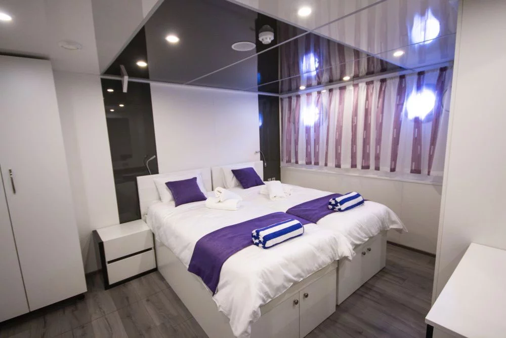 Custom (Luxury Charter Yacht San Aantonio)  - 14