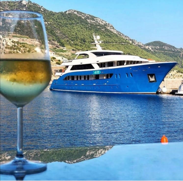 Photo #16 - Custom (Luxury Charter Yacht San Aantonio) in Split - 3064