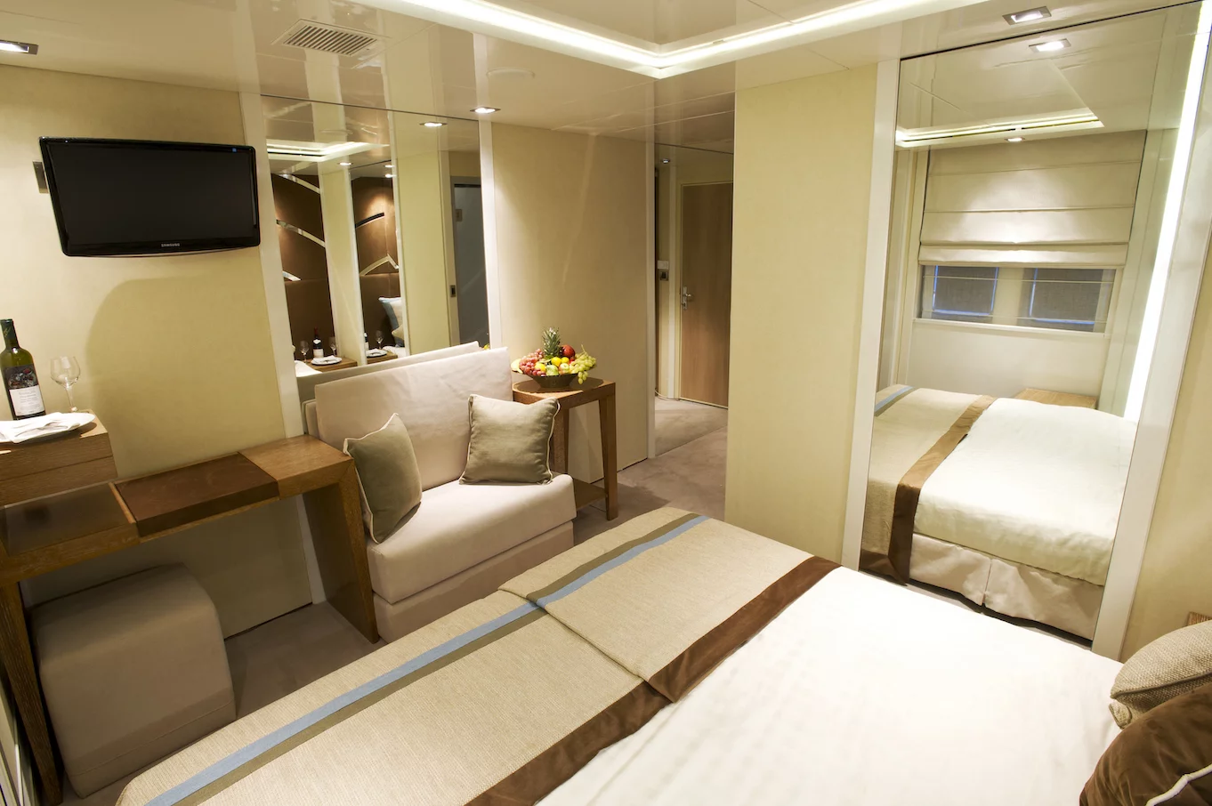 Motor Yacht (Variety Voyager)  - 14