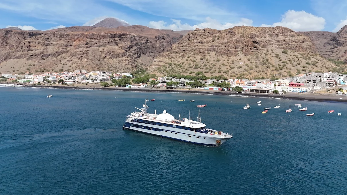 Motor yacht (Harmony G)  - 10