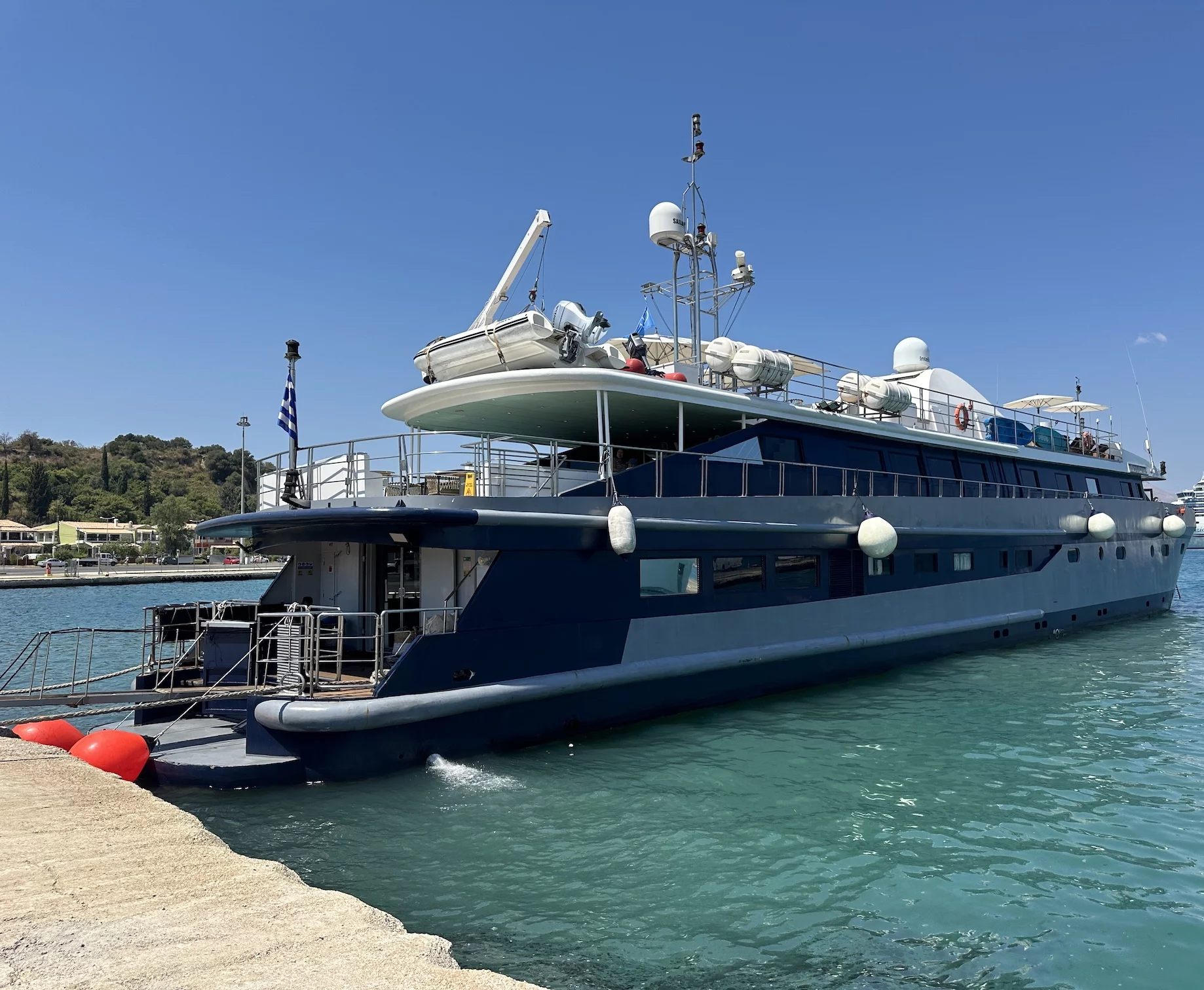 Motor yacht (Harmony G)  - 16
