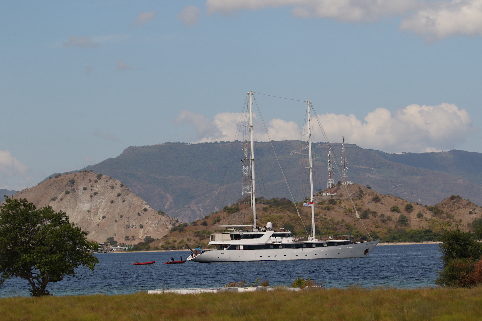 Photo #2 - Motor sailer (Panorama II) in Papeete - 3109