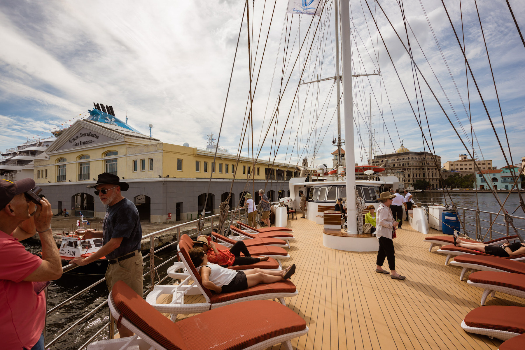 Photo #4 - Motor sailer (Panorama II) in Papeete - 3109