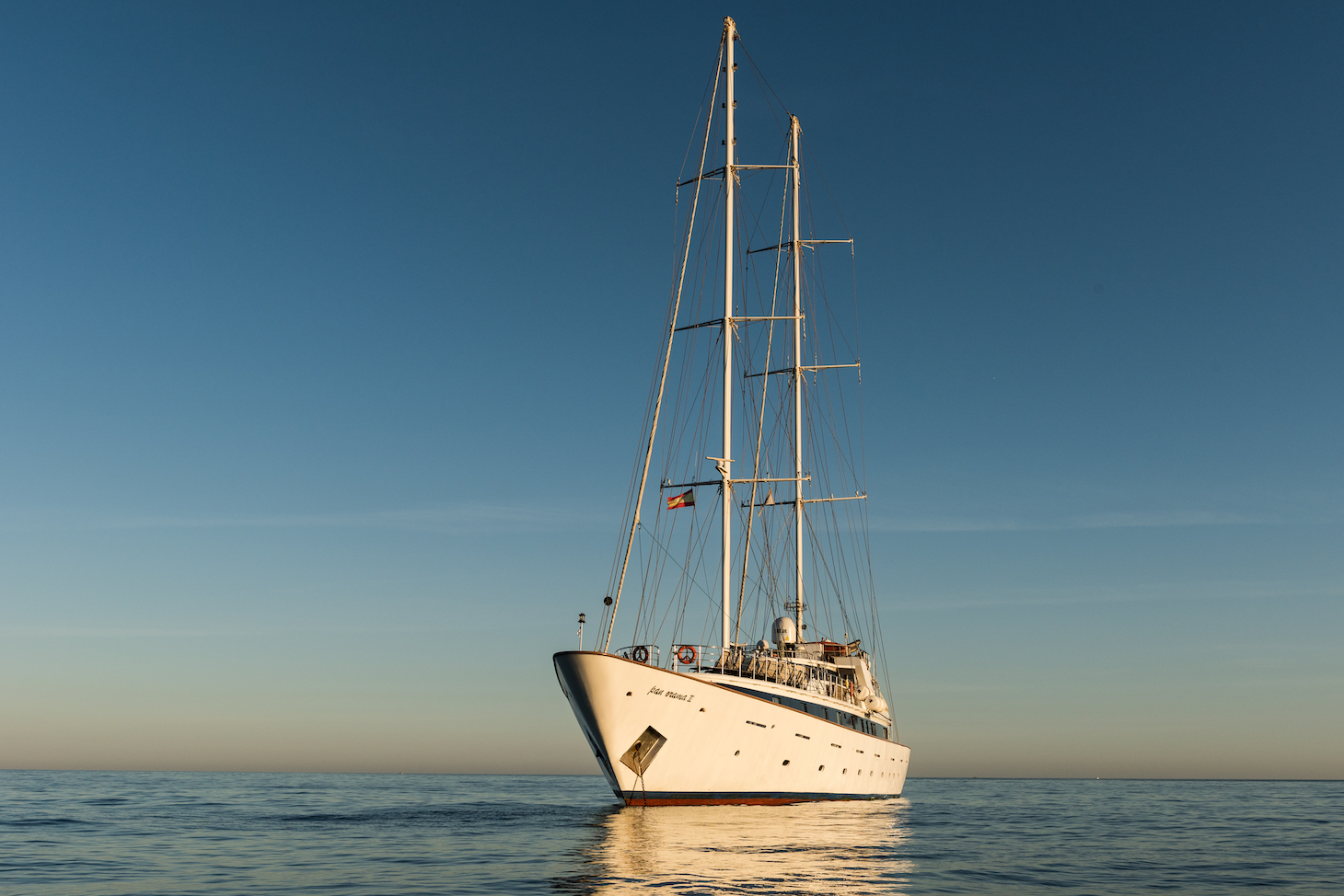 Photo #16 - Motor sailer (Panorama II) in Papeete - 3109