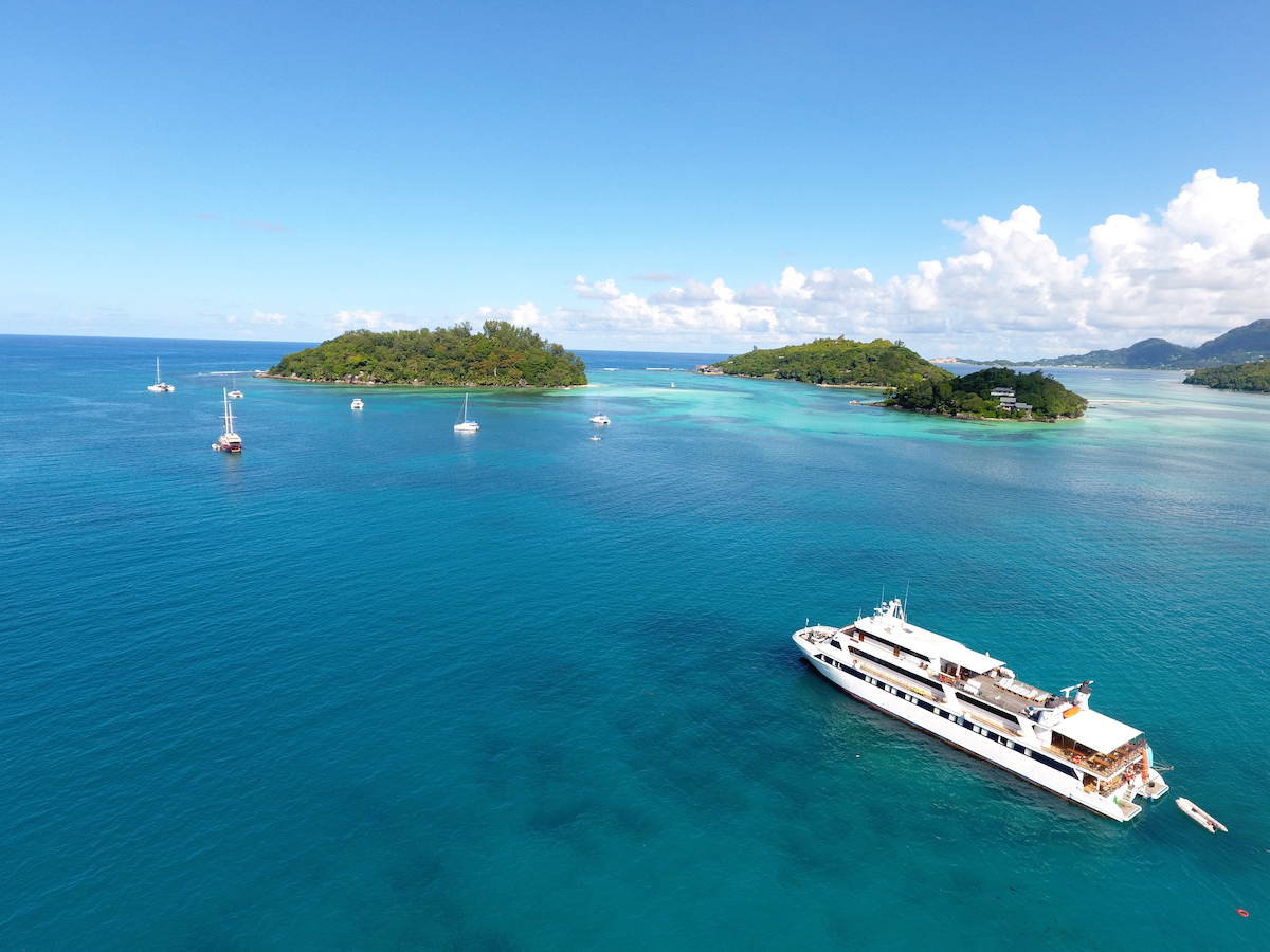 Photo #14 - Power catamaran (Pegasos) en Mahé - 3111