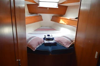 Jeanneau Sun Odyssey 42.2 (Monkey Mischief)  - 3