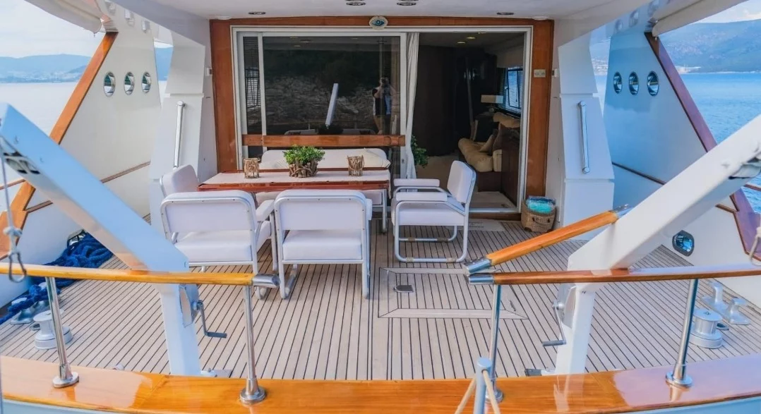 Custom Built Motorboat (Custom Built Motorboat)  - 12