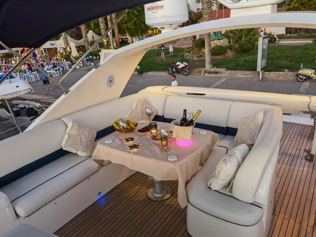 Princess V65 (Motorboat D)  - 8