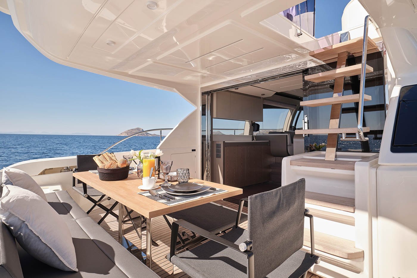 Photo #3 - Ferretti (El Petas) in Athens - 3205