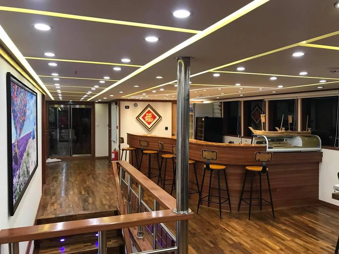 Motor yacht (Princess Ulua)  - 5
