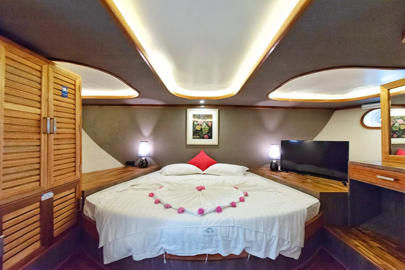 Motor yacht (Princess Ulua)  - 6