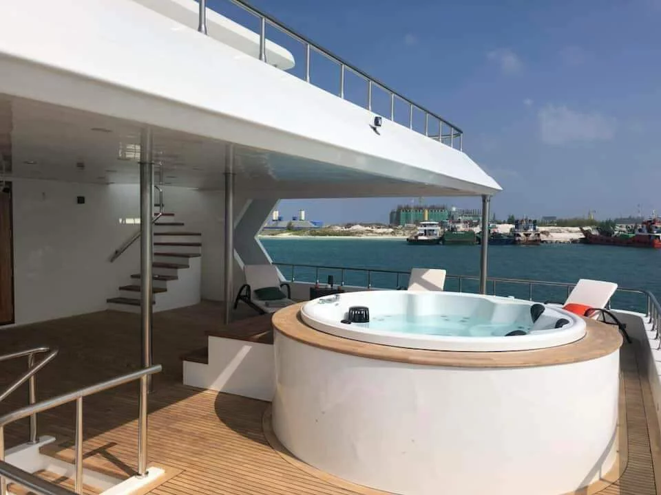 Motor yacht (Princess Ulua)  - 7