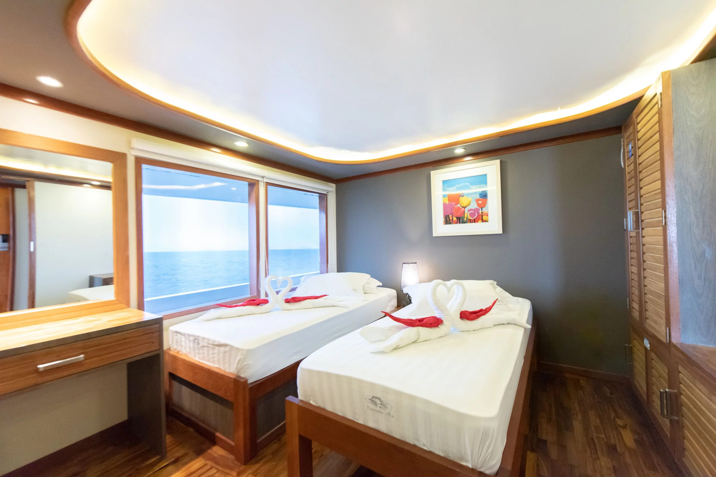 Motor yacht (Princess Ulua)  - 9