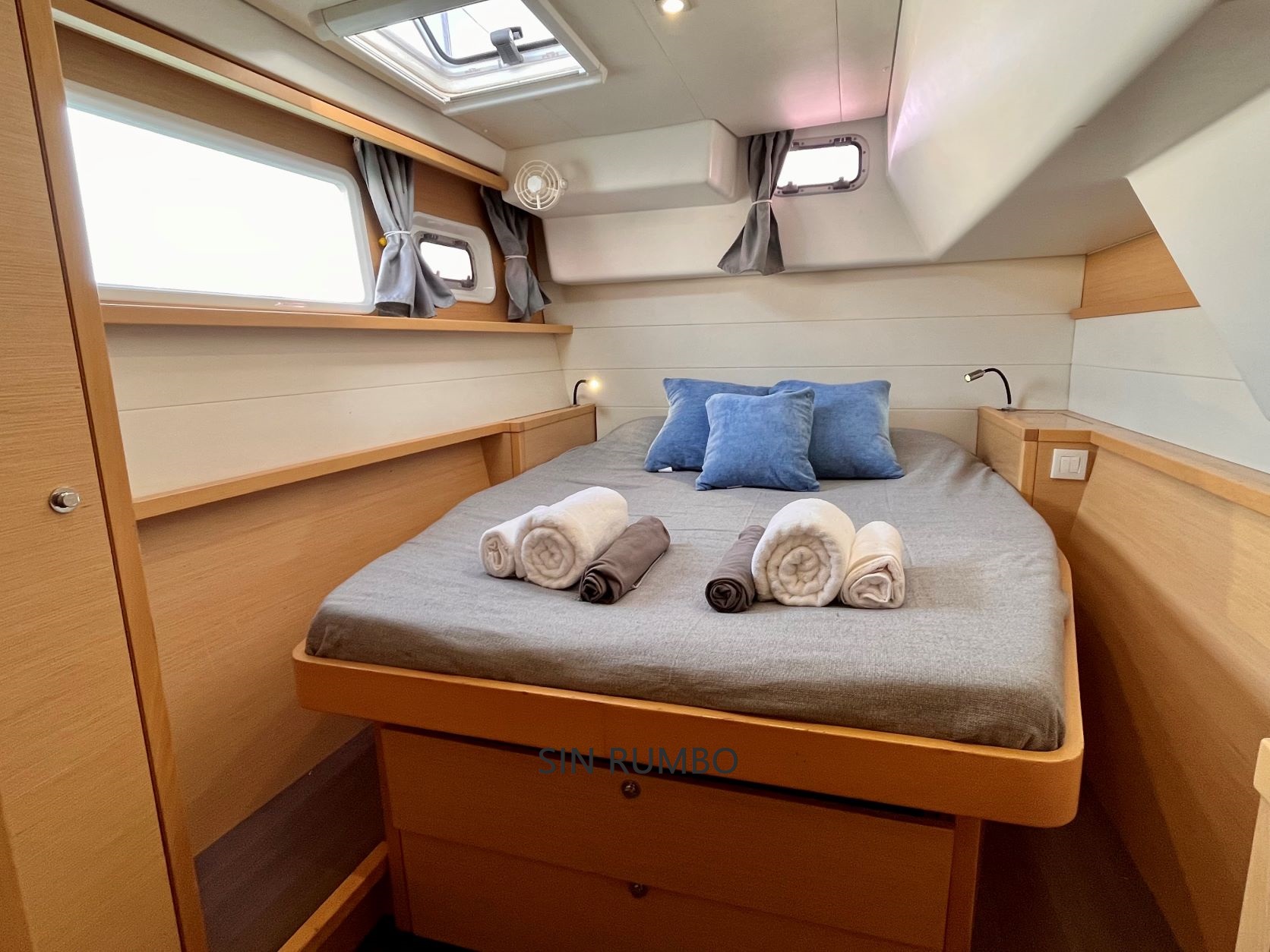 Photo #2 - Lagoon 450 (Sin Rumbo) in Sant Antoni de Portmany - 3258