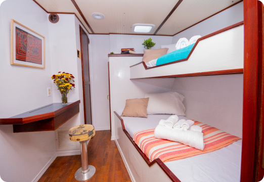 Photo #10 - Custom Made (Schooner Laurie Anne) in Portobelo - 3261