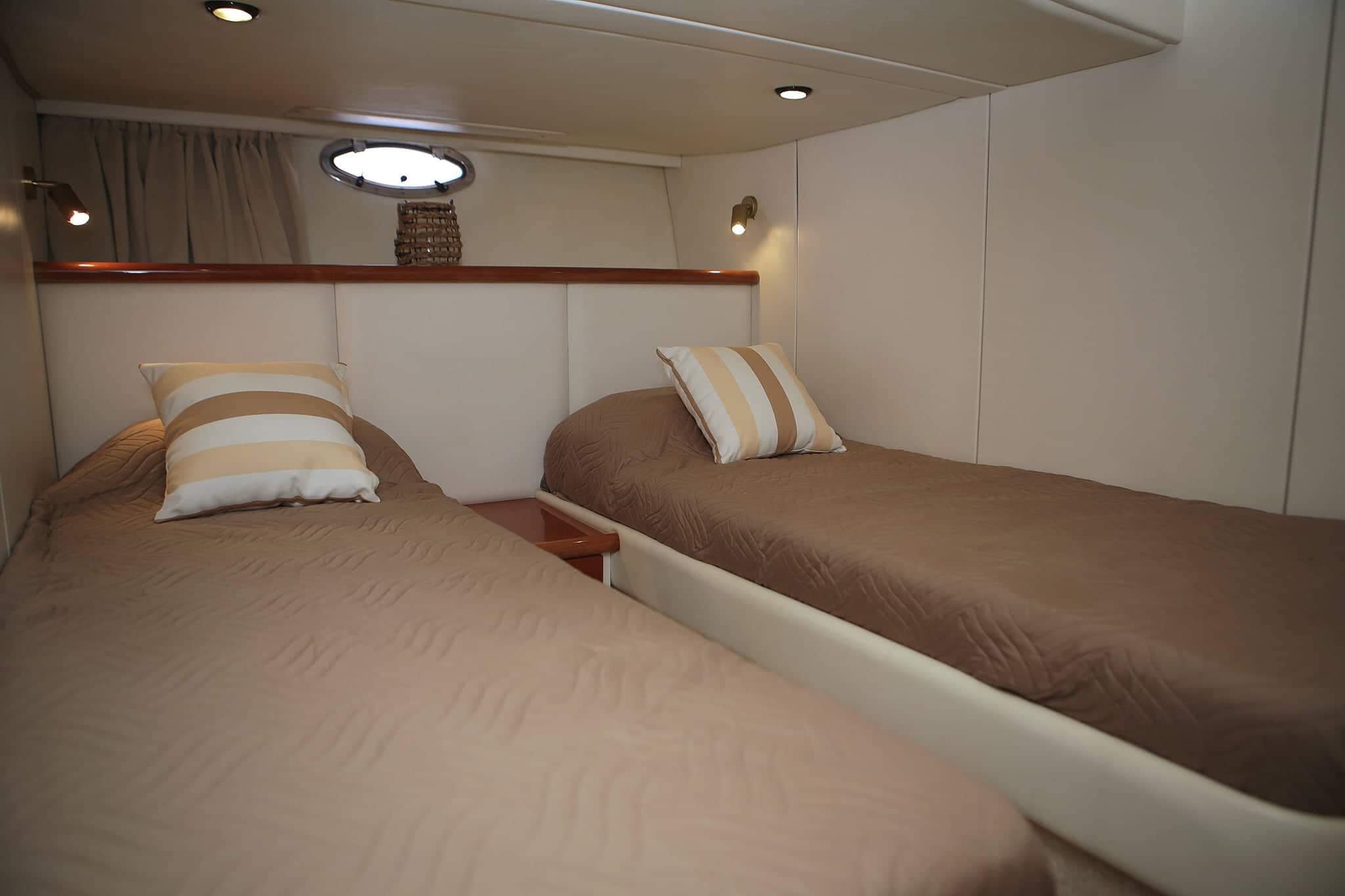 Photo #6 - SUNSEEKER CAMARGUE 47 (AEON FLUX) in Glyfada - 3266