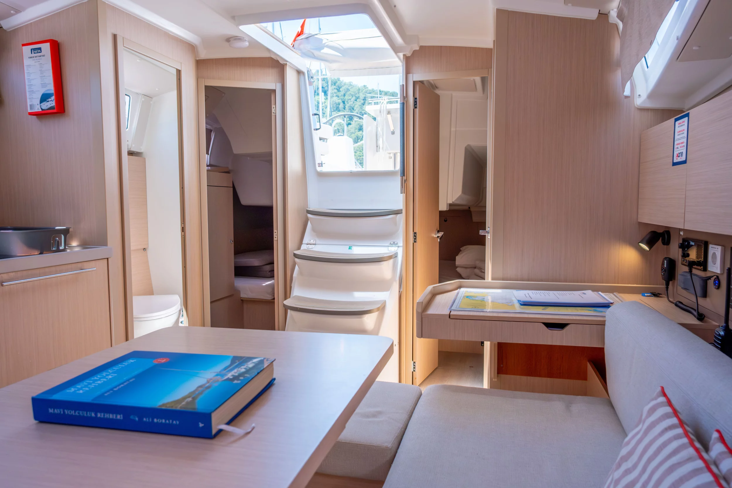 Beneteau Oceanis 38.1 (Triton 89)  - 8