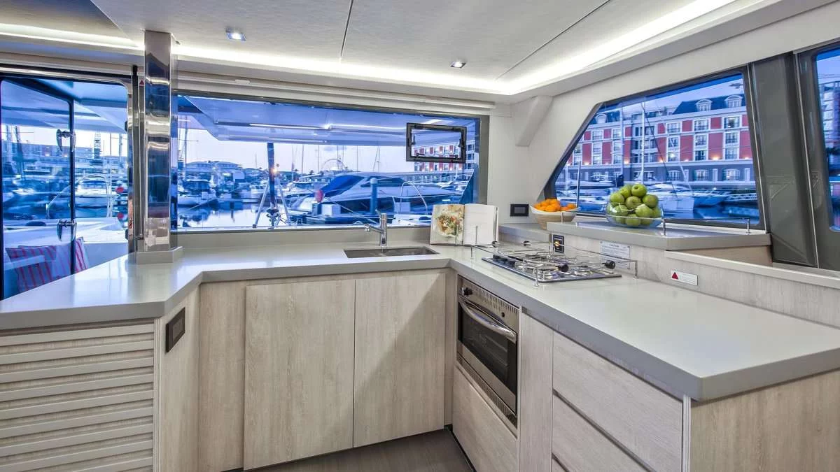Leopard 45 (Nice Aft Too)  - 3