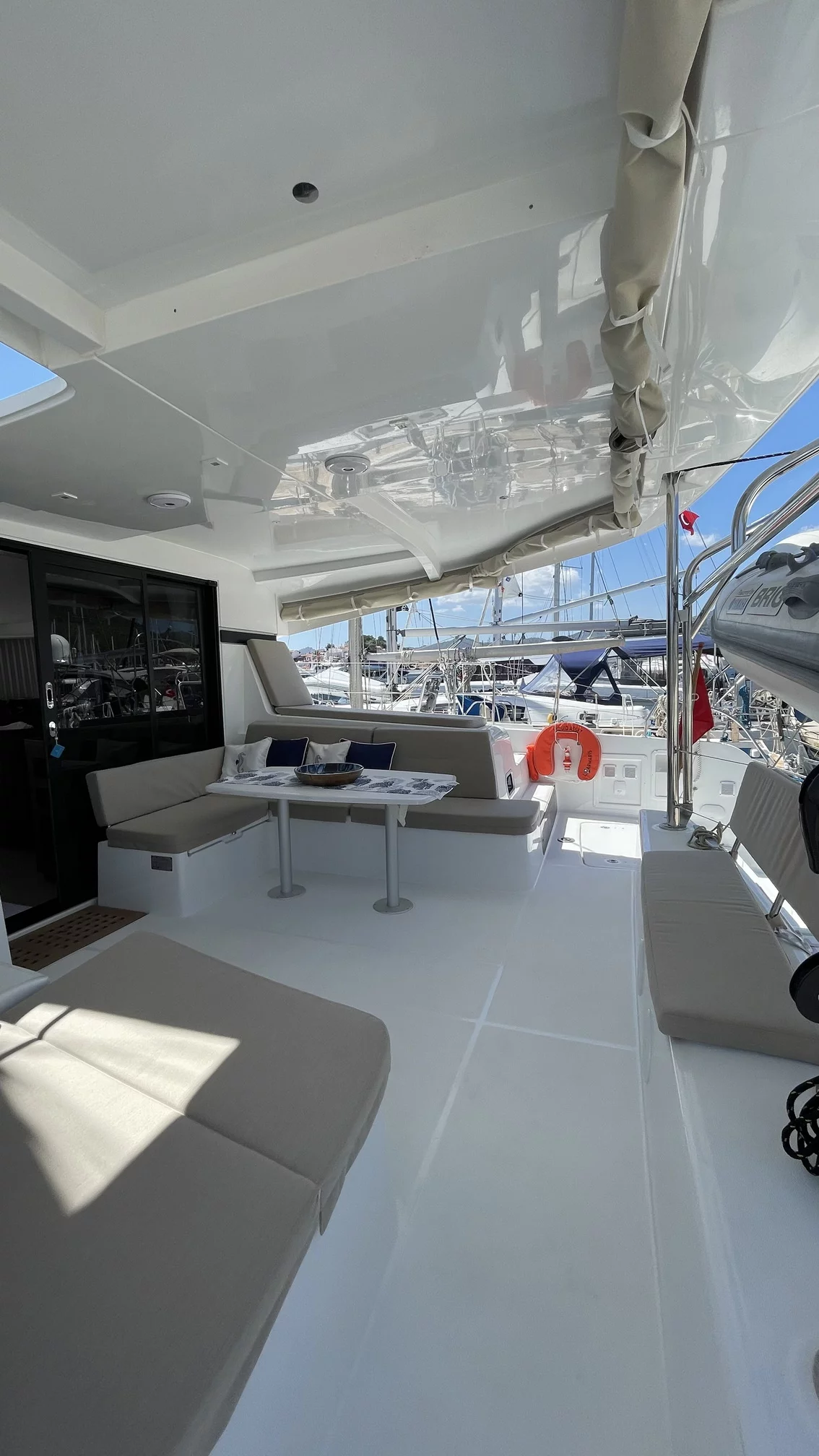 Lagoon 42 (Liquid Asset)  - 4