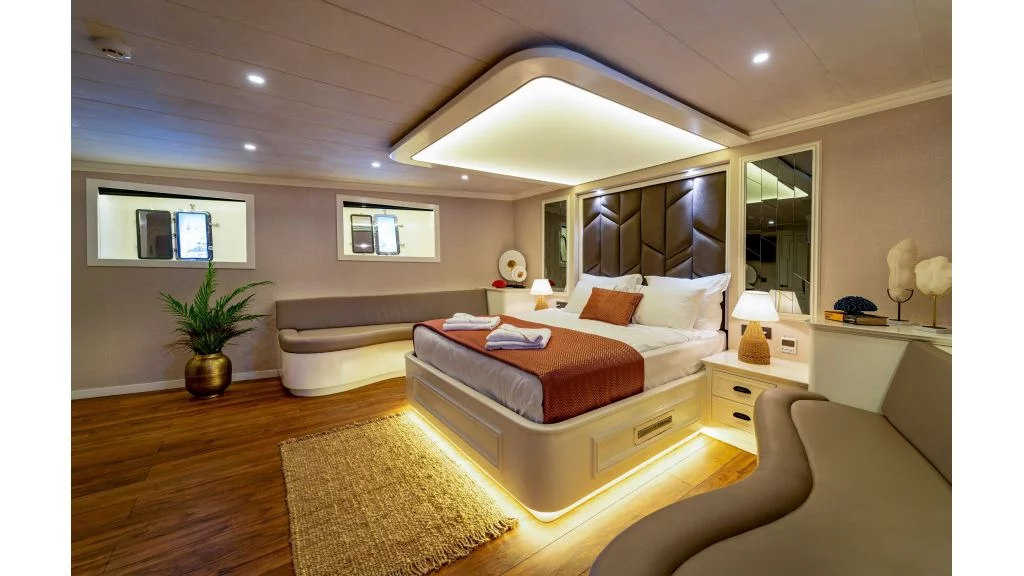 Motor sailer (Queen Of Makri)  - 28