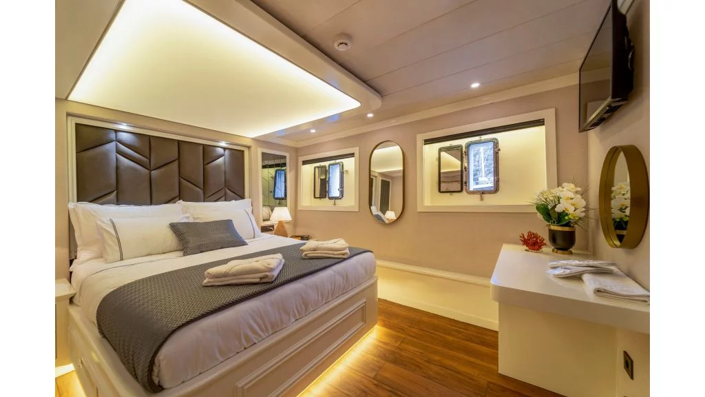 Motor sailer (Queen Of Makri)  - 6