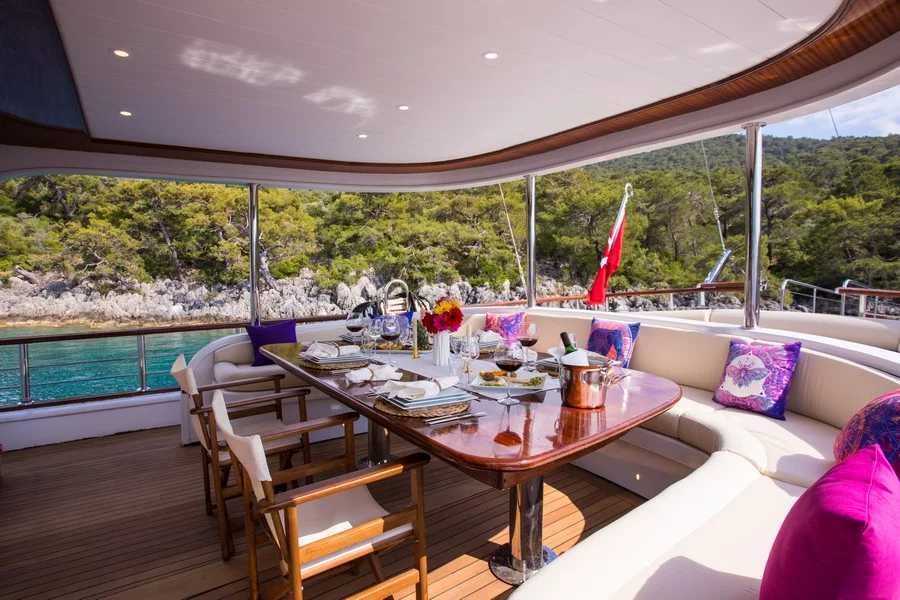 Motorsailer (Queen Of RTT)  - 2