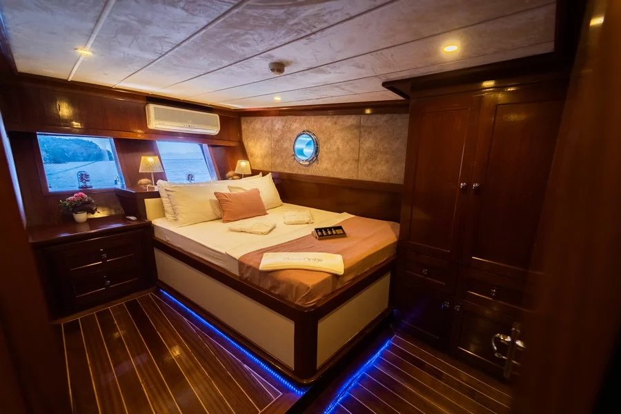 Motorsailer (Queen Of RTT)  - 30