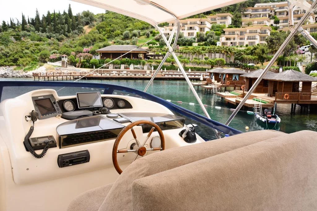 MOTORYACHT (AZIMUT 70)  - 4