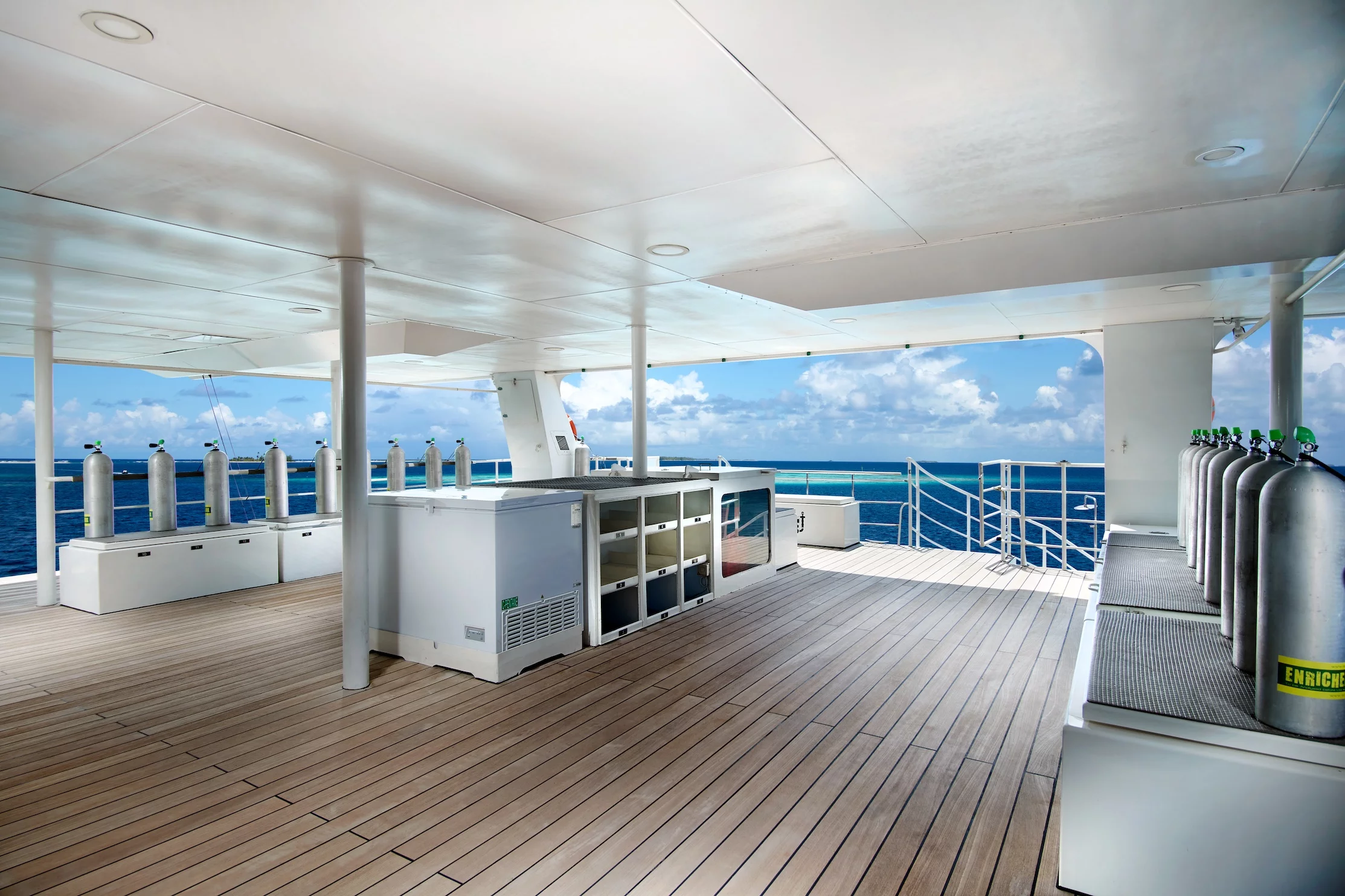 Power Catamaran (Solitude Adventurer)  - 10