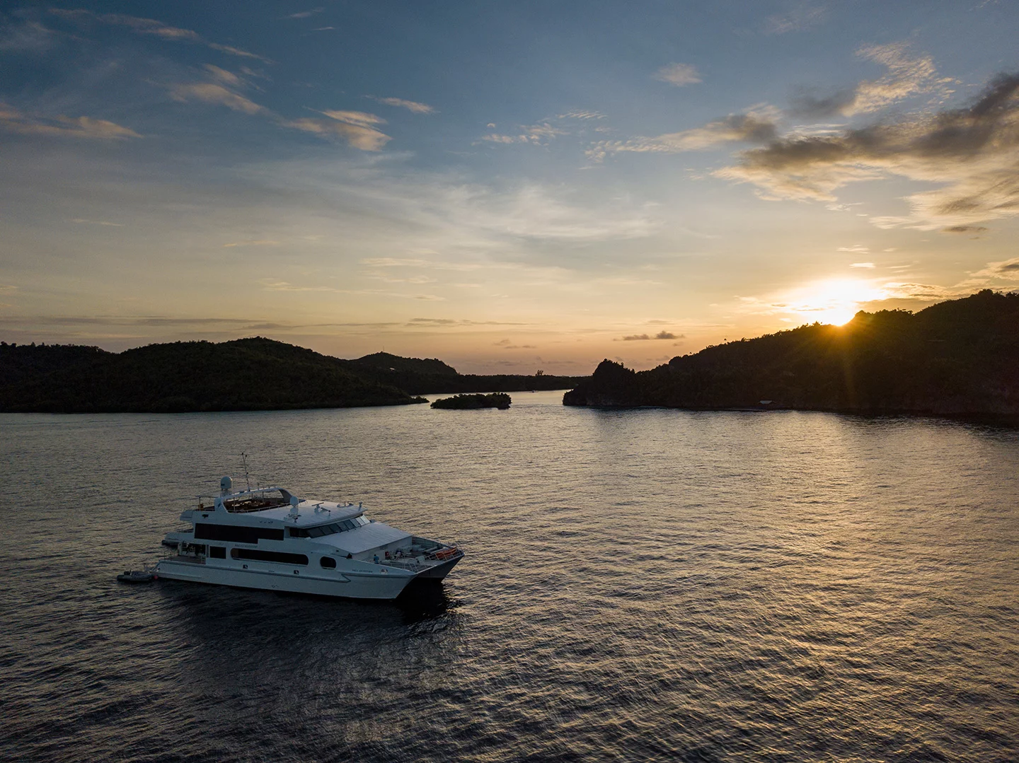 Power Catamaran (Solitude Adventurer)  - 13