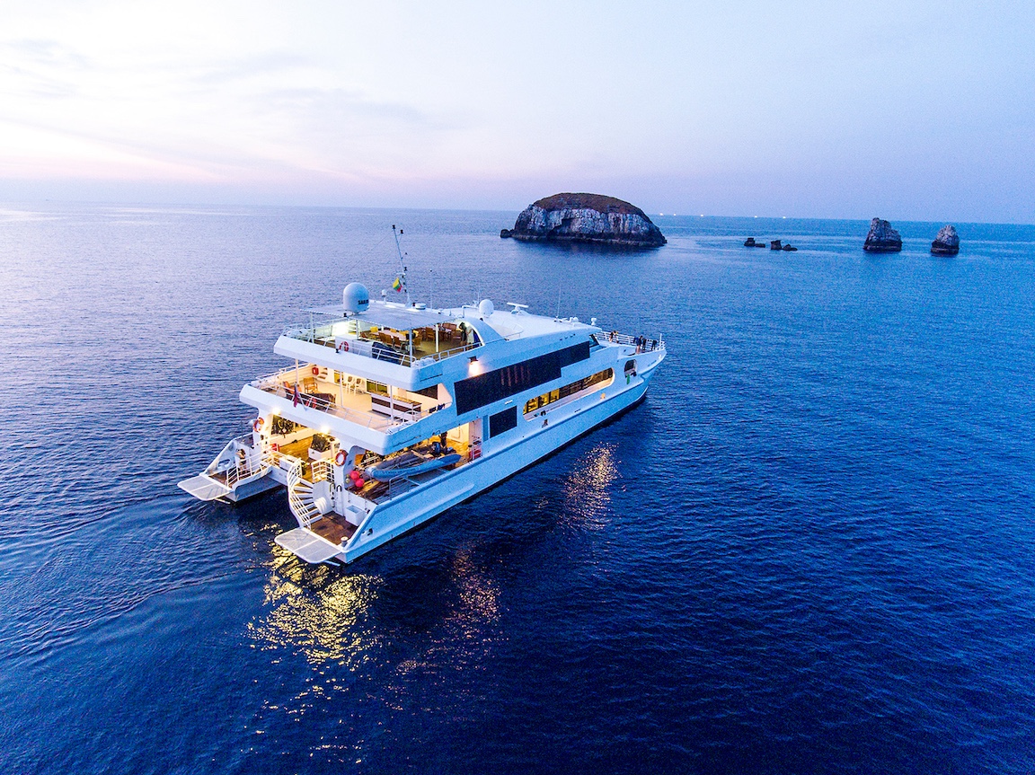 Photo #15 - Power Catamaran (Solitude Adventurer) in Sorong - 3395