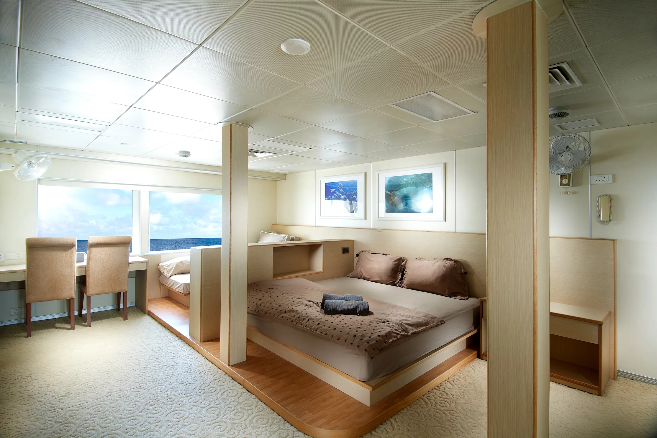 Power Catamaran (Solitude Adventurer)  - 22