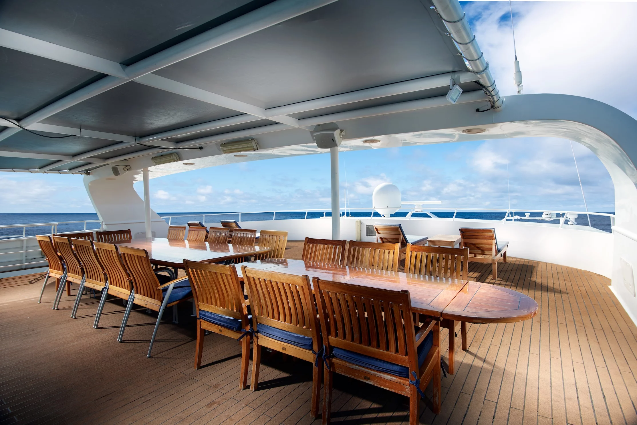 Power Catamaran (Solitude Adventurer)  - 23