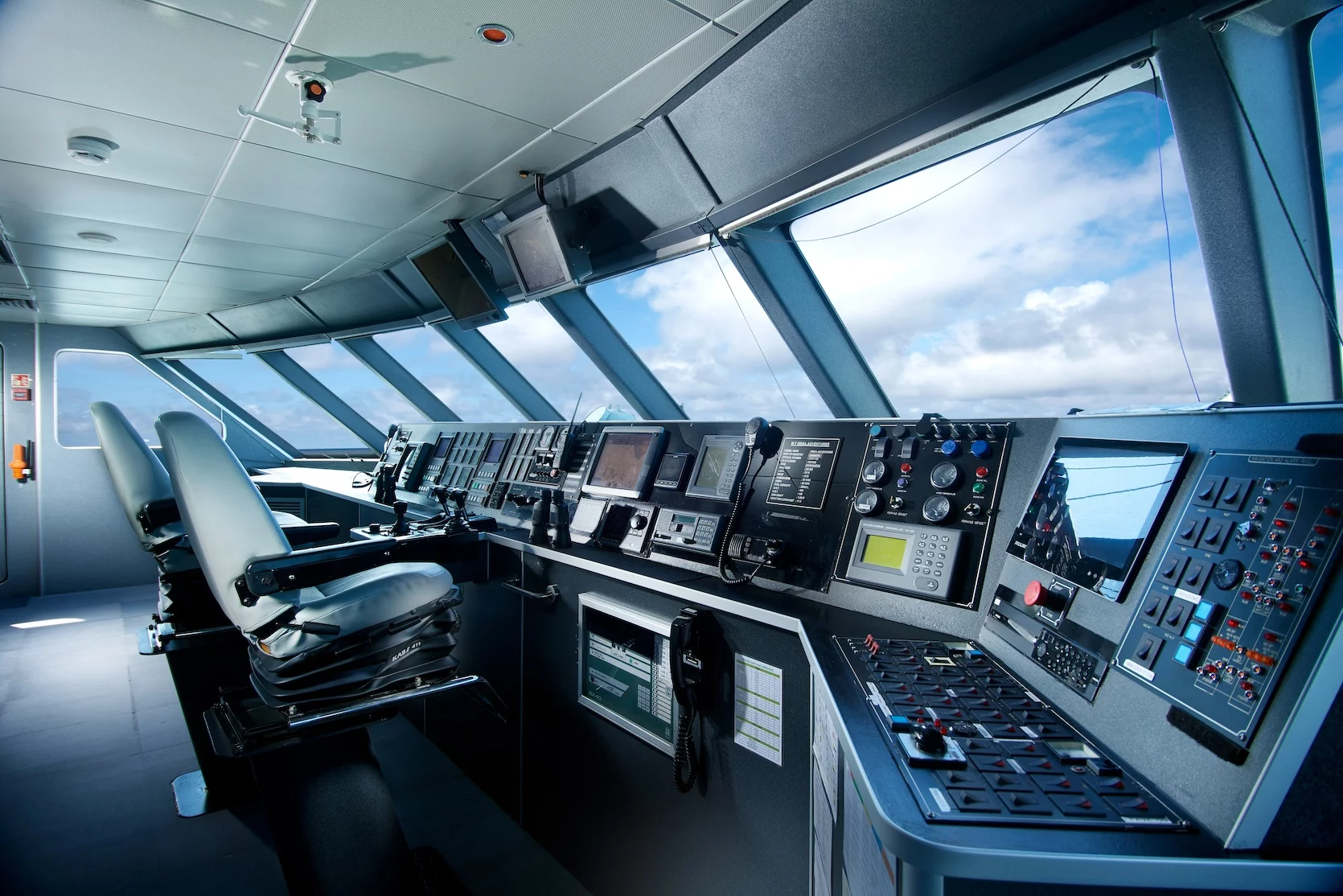 Power Catamaran (Solitude Adventurer)  - 24
