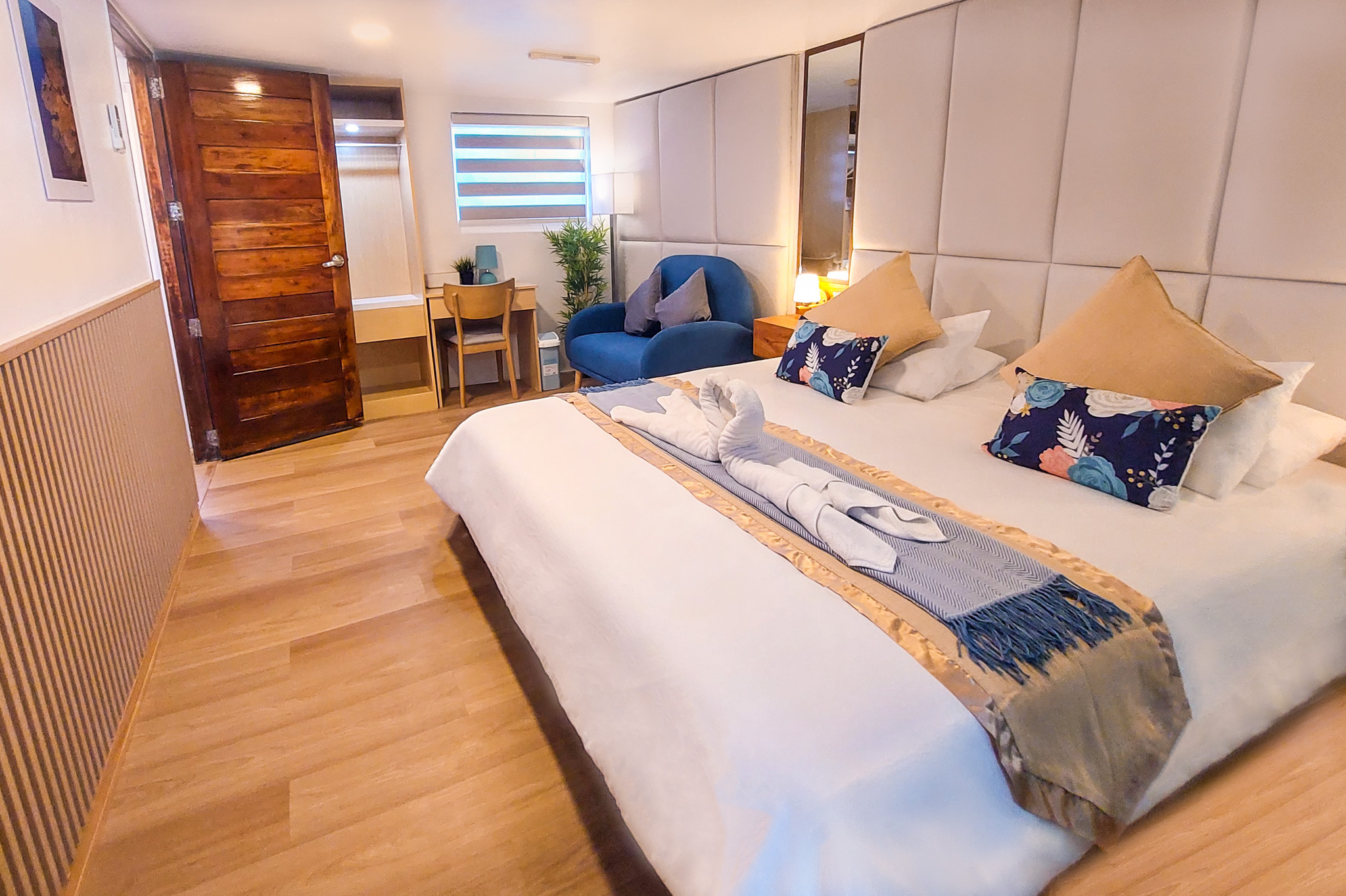 Photo #33 - MY Yacht (Solitude One) en Puerto princesa - 3396
